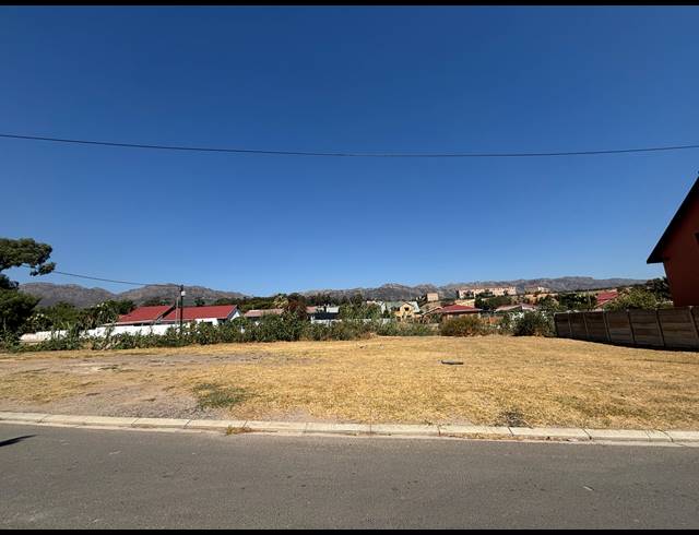 512M² VACANT LAND FOR SALE IN SIR LOWRYS PASS